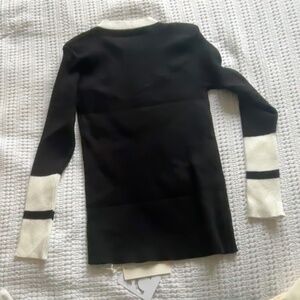 Commense Contrast Trim Slit Stretch Knit Top